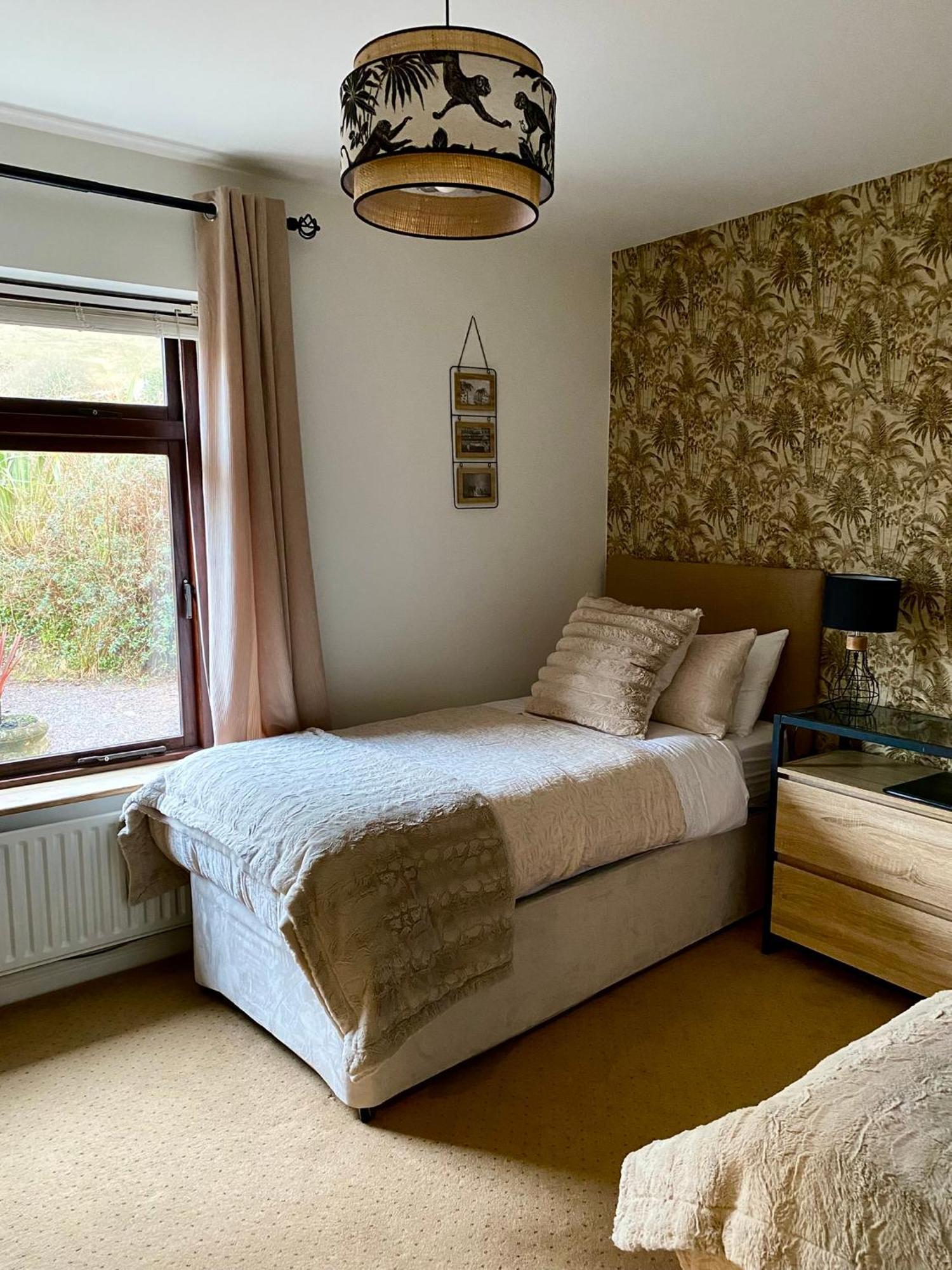 카헤르다니엘 Derrynane Bay House B&B 외부 사진